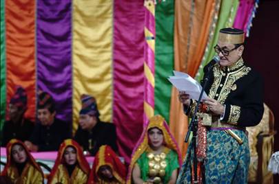 Sambutan dari Sultan Muhammad Kaharuddin IV selaku Sultan Sumbawa, Indonesia kepada delegasi AUYS 2016 di Dalam Loka Palace