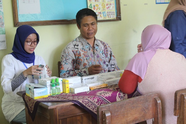 Pemeriksaan kesehatan gratis bagi warga Desa Jembul 