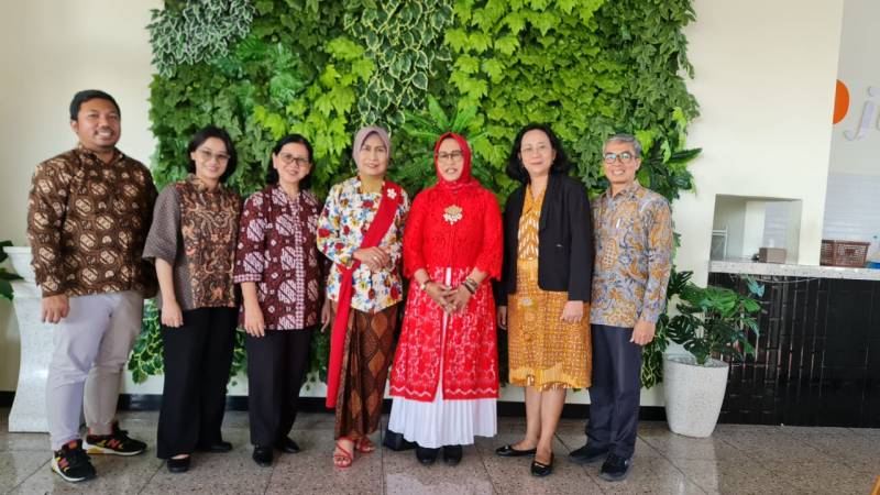 Foto dengan Berwama GOW Kab Magetan, Ibu Titik dan ketua Dian Kemala (Dok. Pribadi)