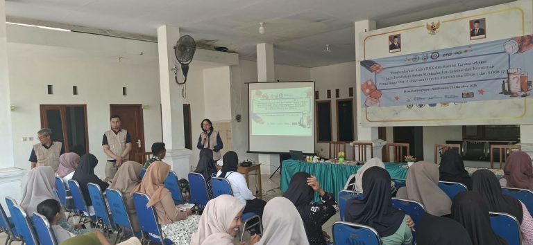 Kegiatan Penyuluhan Peningkatan Literasi dan Keamanan Penggunaan Obat di Desa Banyuglugur Situbondo.